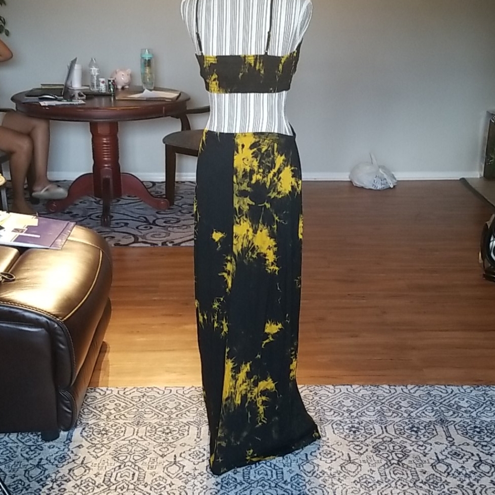 Dress - Picture 2 of 4